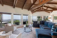 A private oasis to relax and play in the comfort of a gated 2-acre estate. - con encanto