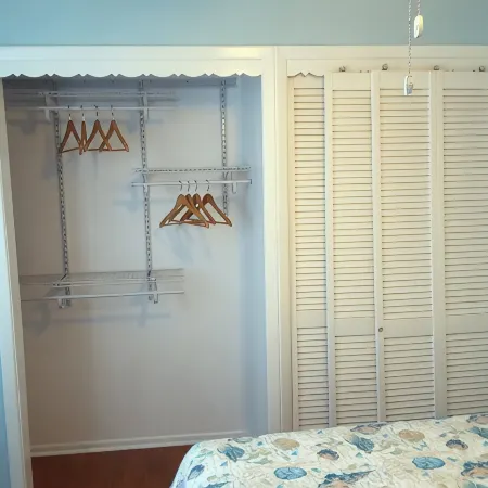 Pearl of the Sea, 1 Bdrm Condo, 2nd Floor, Heated Pool, 2 Min Walk to the Beach