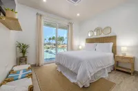 High-End Villa ~ Walk to Beach ~  Private Pool ~ Ocean View - Private Pools