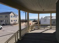 Oceanside cottage home with wraparound porch - Apartments