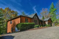 Upscale, Well-Appointed, Spacious Retreat. Close to Everything. Great Amenities. - Chalets
