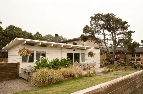 New! Cutest Cottage on the Oregon Coast + Hot Tub + Steps to the Beach!