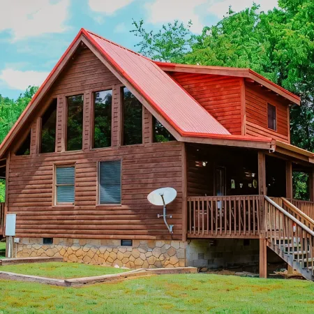 Country Life~ Hot Tub, Pool Table, Foosball, Fire Pit and Short Stroll to Creek.