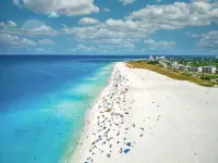 Charming Chic Getaway - 2 min. Walk to Beach, Restaurants, & Shops