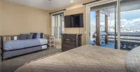 Cozy Saddle Ridge Townhome, walk/ski to Iron Horse & Pony Express Lifts! - 3星級