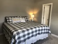 Private Country Estate Near Dinosaur Park for Families and Friends..Sleeps 16 - 3성급
