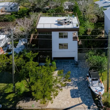 Private Rooftop 5 Minutes to the Beach & DownTown
