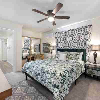 Jacuzzi Delight - Luxe 2BD/2BA Walk to UC Davis Medical Center Rooms