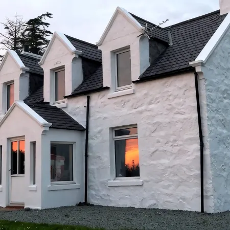 100 year old Renovated Cottage in North Skye