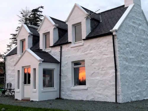 100 year old Renovated Cottage in North Skye - 4-Star