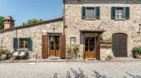 Casina in authentic Tuscany