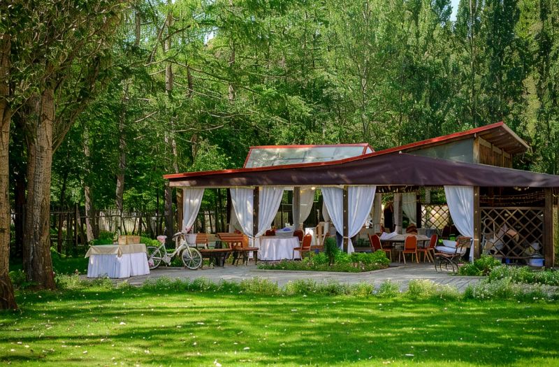 Oktyabrskaya Hotel