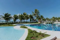 Excellent 3-Bedroom Apartment, Furnished, Oceanfront, with Maid Service.