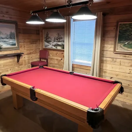 Cozy Honeymoon Cabin-Sleeps 4 A Magical Experience with Hot Tub on Covered Porch