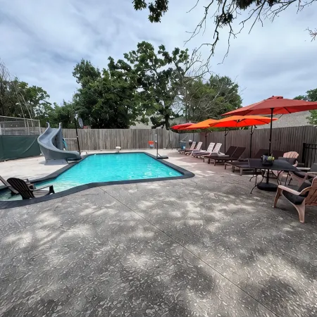 Secluded Studio-Style 1-Bed/1-Bath Poolhouse in Southern Hills/Tulsa w/ Pool