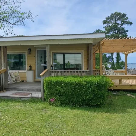 Bella Vista - Waterfront Getaway, Kayaks, fishing & Close to Topsail Beaches!