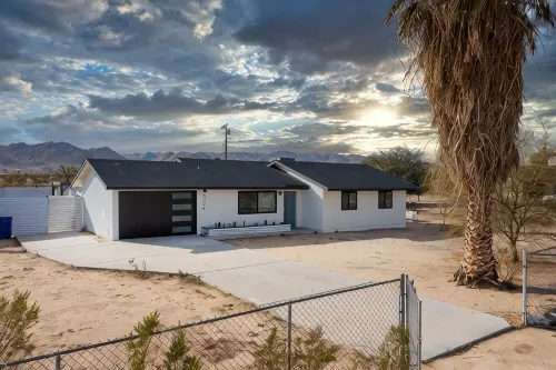 Desert Retreat: Heated Pool + Spa + Fire Pit + Hammocks - 3-Star