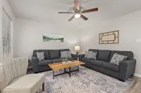 King beds, two living rooms and plenty of parking - 2-Star