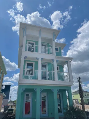 Margaritaville Resort Cottage - 4 BR - Minutes from Disney - Boutique