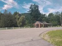 Cozy 4 season waterfront cottage in the white mountains on the bearcamp river! Hotels in Ossipee
