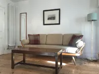 Lovely beachfront Apartment with private courtyard - 무료 와이파이