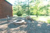 1 Queen size bed &Love seat sofa, Creek view - Homestays
