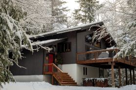 Modern Mountain Chalet Near Storyland & Summer Fun
