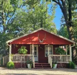 Cabin Like Setting on Secluded Wooded Property 5 Minutes from Caddo Lake