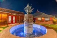 1 min walk to O.K. Corral & Allen St.  Perfect for families & dog friendly.