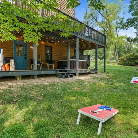 5BR Private Mountain Game Cabin! Hot Tub, Fire Pit Отели в г. Мак-Гиисвилл