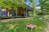 5BR Private Mountain Game Cabin! Hot Tub, Fire Pit