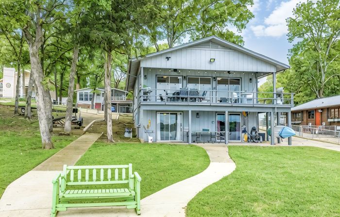 Lakefront w/ Dock, 300mb Wifi, Theater, Arcade