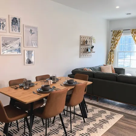 Alpine Townhouse - Stylish, Peaceful, and Walking Distance to Ellicottville