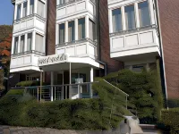 Entrée Groß Borstel Garni Hotel Hotels near Hamburg Airport