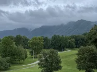 Sensational Sunrise Views overlooking golf course w/ incredible mountain views! Hotels in Townsend