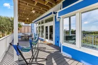 Pirates Beach Home w/ Hot Tub and Private Beach Access - Jacuzzi