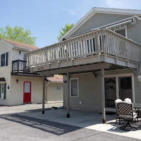 Charming 3-bedroom house in Conesus with lake access and dock for boat Hotels in Conesus