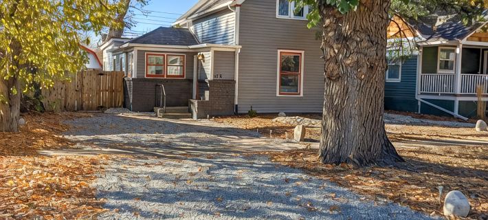 Downtown, beautifully remodeled entire home Ξενοδοχεία στην πόλη Longmont
