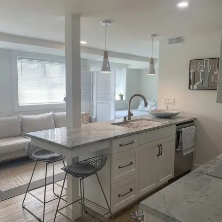 Beautiful Modern Grand Haven Getaway across from the Beach!