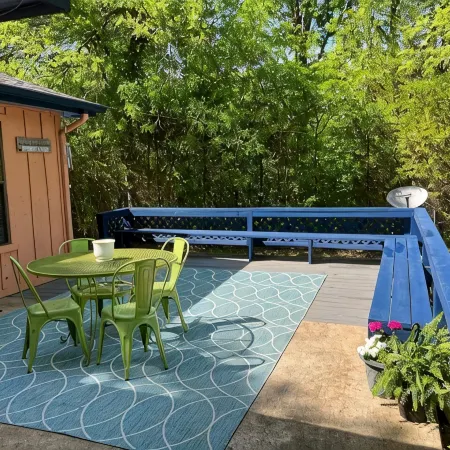 Charming cozy lake cabin, 300 yds from Lake Texoma beach, fishing, boat ramp!