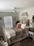 Enchanted Mermaid Cottage~Fire pit~Great backyard - 4-Star