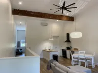 Sunset Limited: Two Blocks to the Beach. Sleeps 2 - 3성급