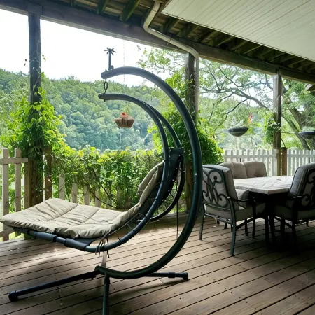 River Retreat with private apartment and deck on the beautiful Delaware River