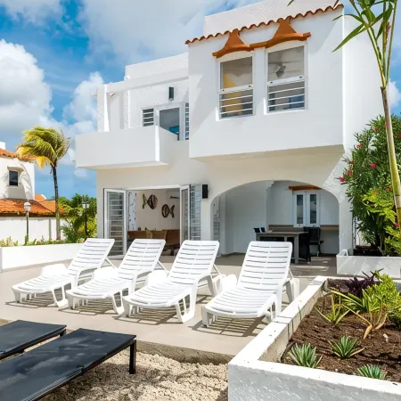 Oceanfront Villa, great house reef, near dive shops, restaurants, sleeps 4