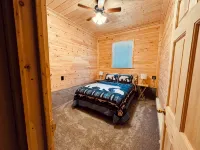 New Custom Designed Country Dwelling Close to Town - Homestays