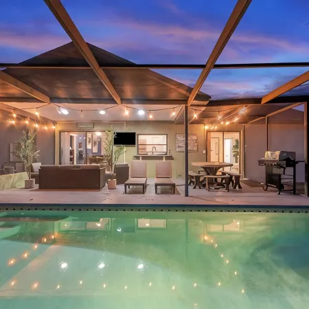 Charming 2-bedroom house with pool and fenced in backyard. Sleeps 8