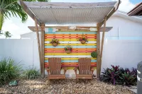 Charming Beach House with Private Pool Paradise~WALK TO THE BEACH! - 4-نجوم
