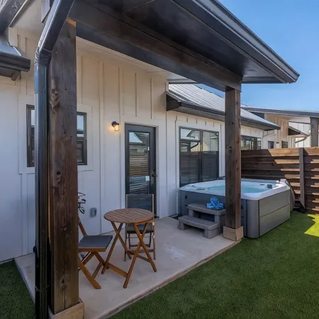 Ricky's Roost with Hot Tub