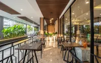Front One Boutique 阿德里亞博約拉利 - 早餐