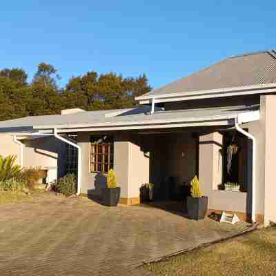 Drakensberg Mountain Retreat Hotel Exterior